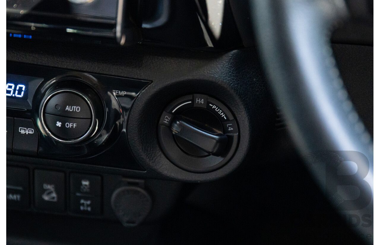 01/2022 Toyota Hilux SR5 (4x4) GUN126R Double Cab P/Up Super White Turbo Diesel 2.8L