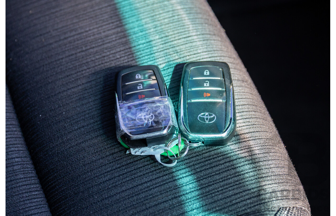 01/2022 Toyota Hilux SR5 (4x4) GUN126R Double Cab P/Up Super White Turbo Diesel 2.8L