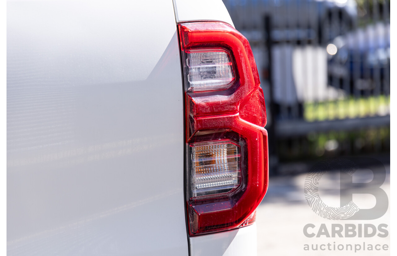 01/2022 Toyota Hilux SR5 (4x4) GUN126R Double Cab P/Up Super White Turbo Diesel 2.8L