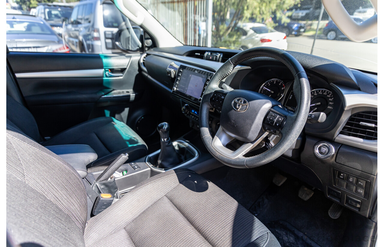 01/2022 Toyota Hilux SR5 (4x4) GUN126R Double Cab P/Up Super White Turbo Diesel 2.8L