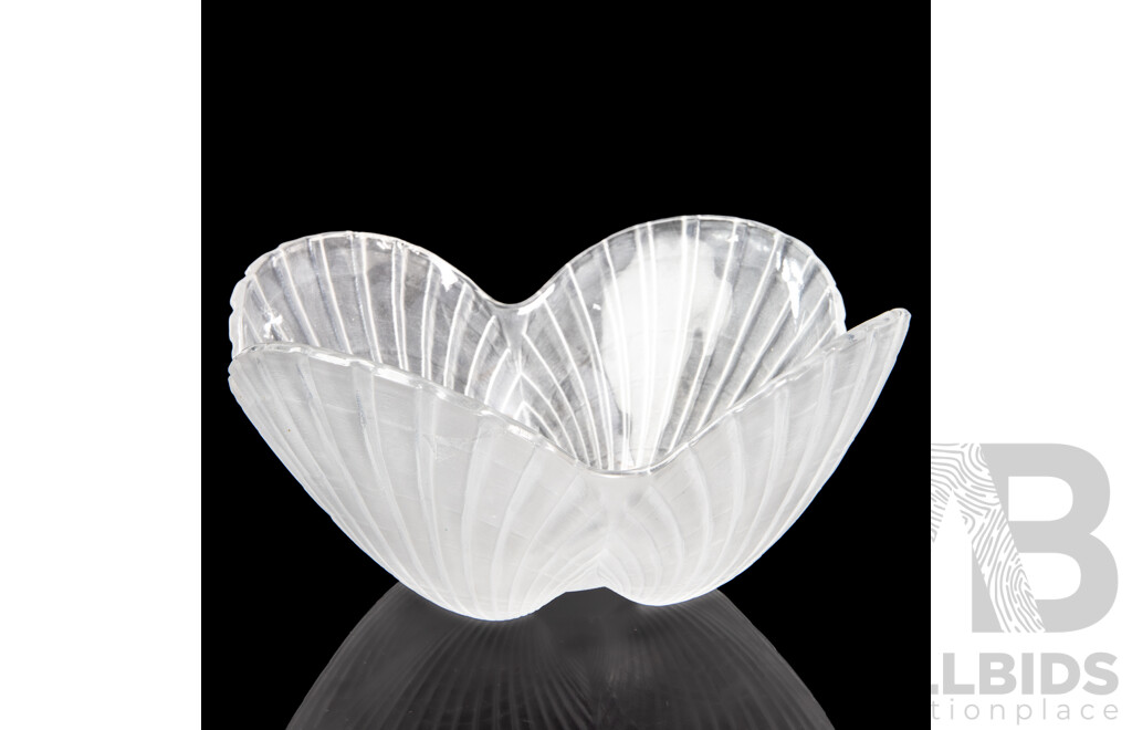 Mikasa Frosted Crystal Scallop Shell Bowl