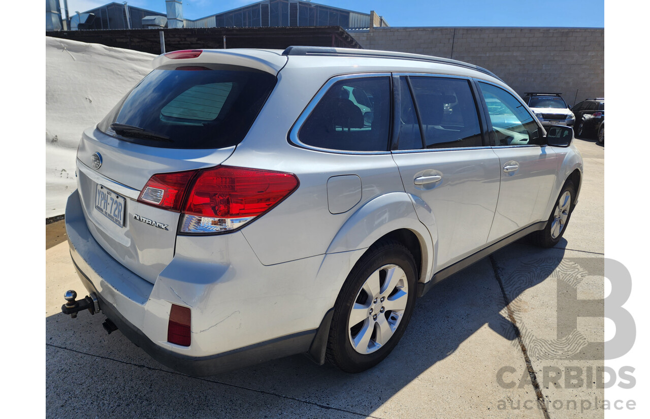 7/2010 Subaru Outback 2.5i MY10 4d Wagon White 2.5L