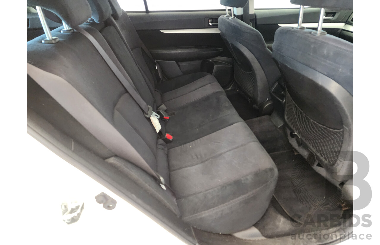 7/2010 Subaru Outback 2.5i MY10 4d Wagon White 2.5L