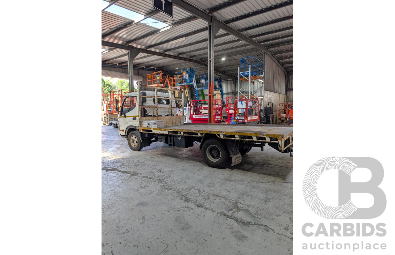 09/2007 Hino 300 Series Trayback Truck 2d Cab Chassis White Turbo Diesel 4.0L