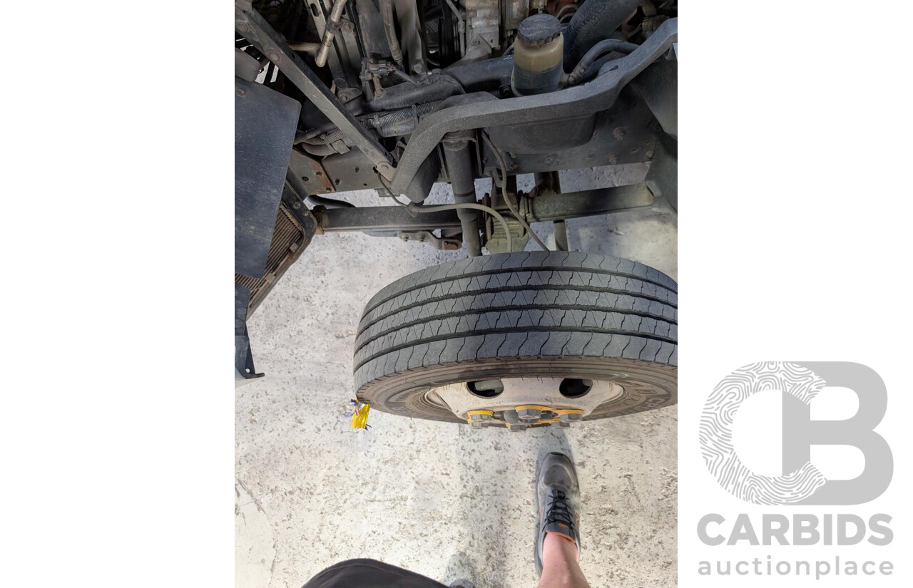 09/2007 Hino 300 Series Trayback Truck 2d Cab Chassis White Turbo Diesel 4.0L