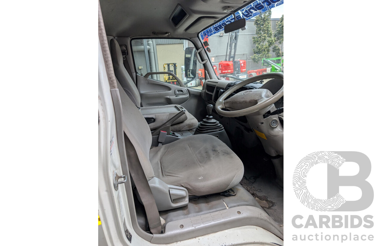 09/2007 Hino 300 Series Trayback Truck 2d Cab Chassis White Turbo Diesel 4.0L