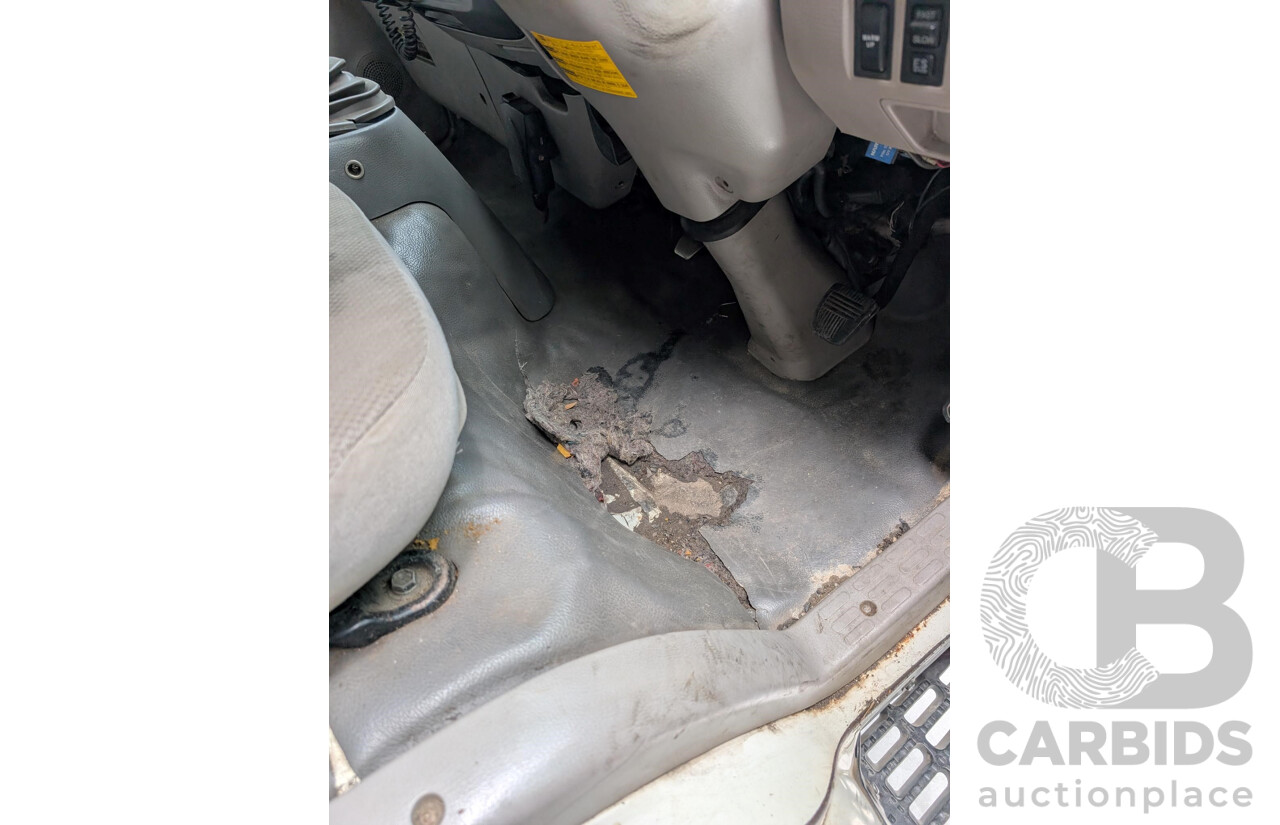 09/2007 Hino 300 Series Trayback Truck 2d Cab Chassis White Turbo Diesel 4.0L