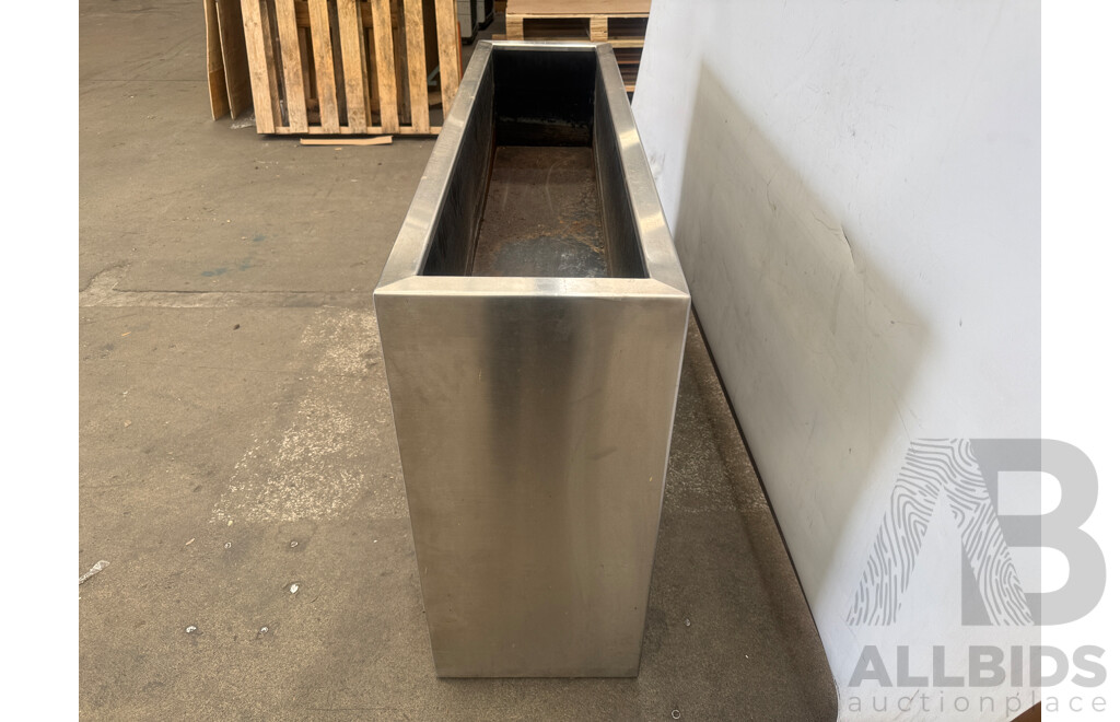 2x Medium & Large Stainless Steel Plnater Boxes
