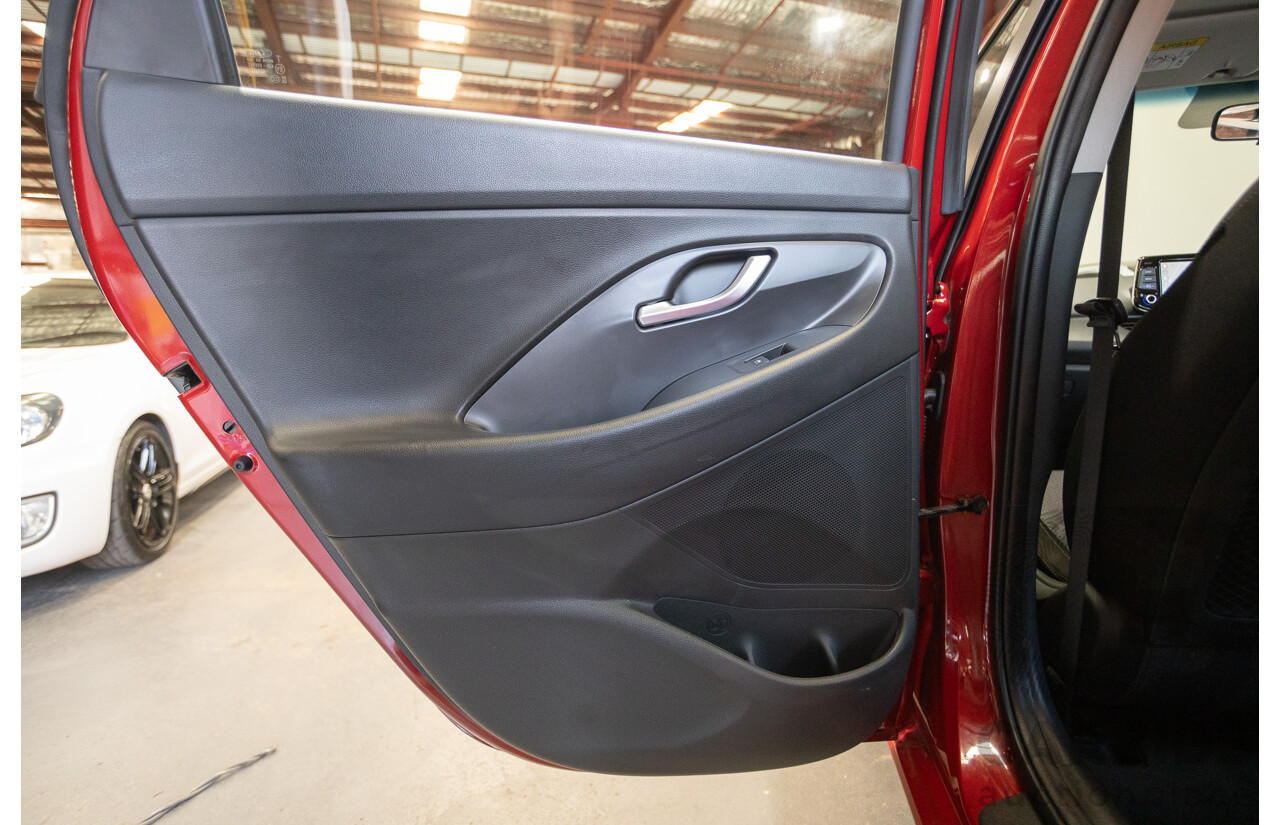 01/2018 Hyundai I30 Active PD 4D Hatchback Red 2.0L