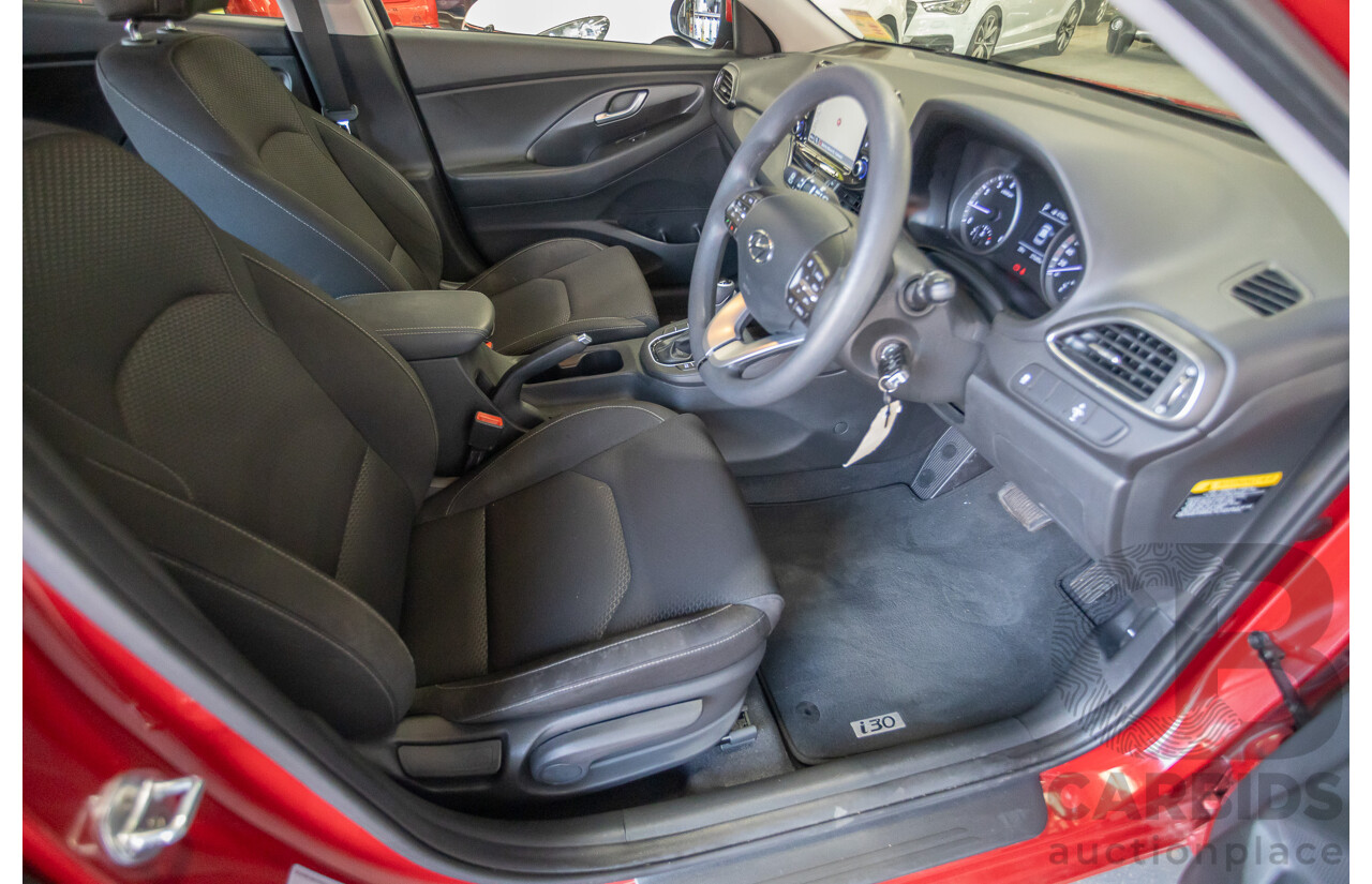 01/2018 Hyundai I30 Active PD 4D Hatchback Red 2.0L