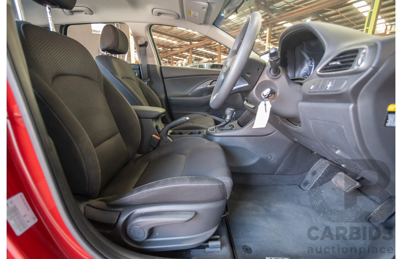 01/2018 Hyundai I30 Active PD 4D Hatchback Red 2.0L