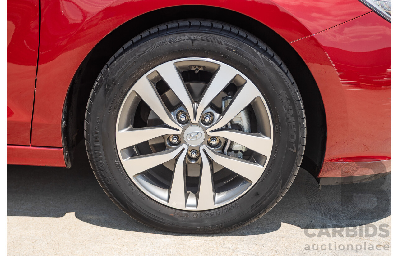 01/2018 Hyundai I30 Active PD 4D Hatchback Red 2.0L