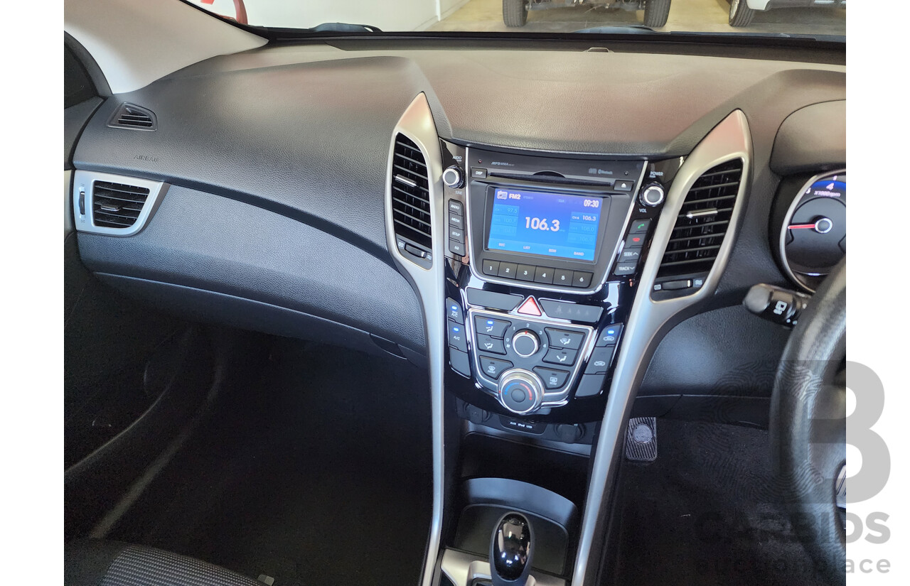 10/2012 Hyundai i30 Active GD MY12 5d Hatchback Red 1.8L