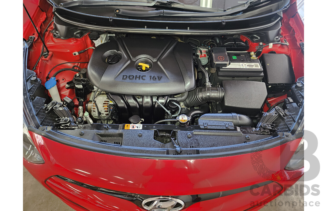 10/2012 Hyundai i30 Active GD MY12 5d Hatchback Red 1.8L