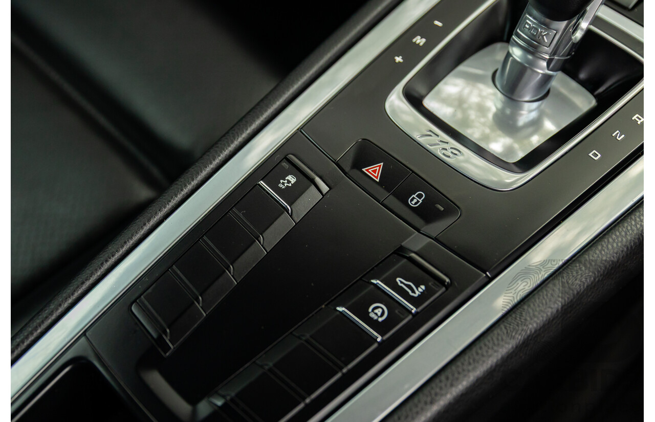 09/2017 Porsche 718 Cayman (RWD) 982 MY18 2d Coupe Sapphire Blue Metallic Turbo 2.0L