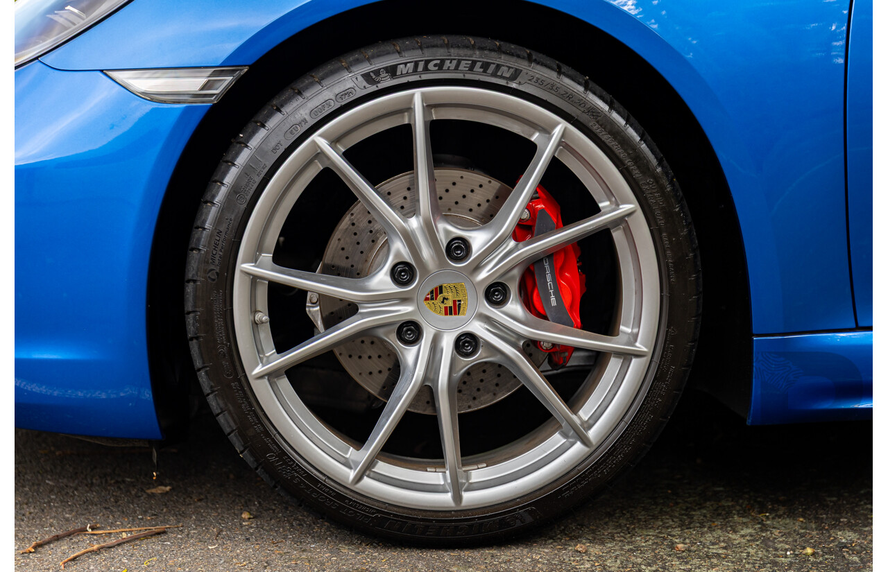 09/2017 Porsche 718 Cayman (RWD) 982 MY18 2d Coupe Sapphire Blue Metallic Turbo 2.0L