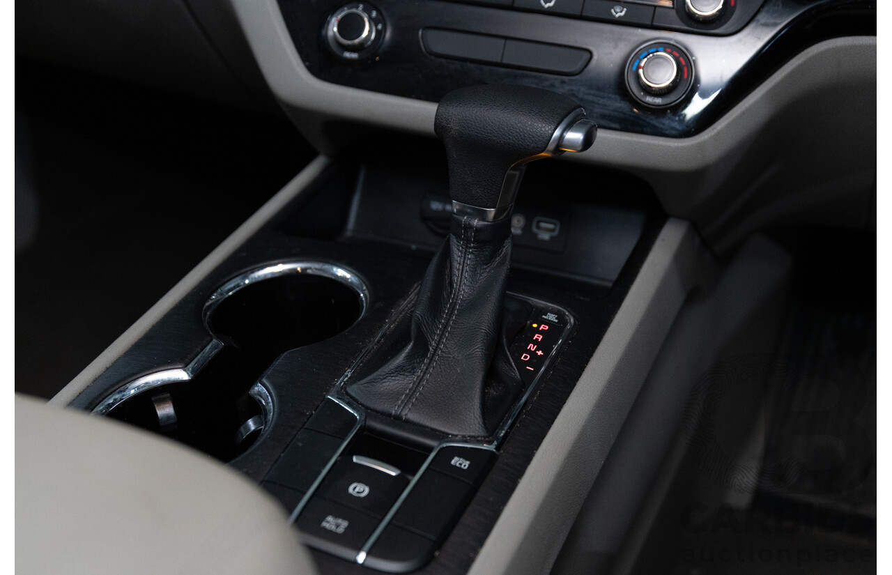 6/2018 Kia Carnival S YP MY16 Update 4d Wagon Snow White Pearl V6 3.3L - 8 Seater