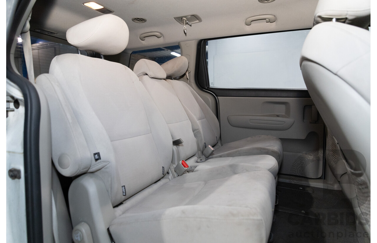 6/2018 Kia Carnival S YP MY16 Update 4d Wagon Snow White Pearl V6 3.3L - 8 Seater