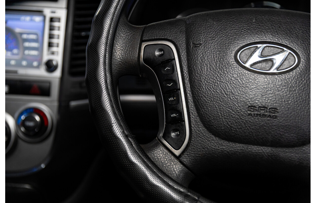 3/2010 Hyundai Santa Fe Elite CRDi (4x4) CM MY10 4d Wagon Vanilla White Turbo Diesel 2.2L - 7 Seater