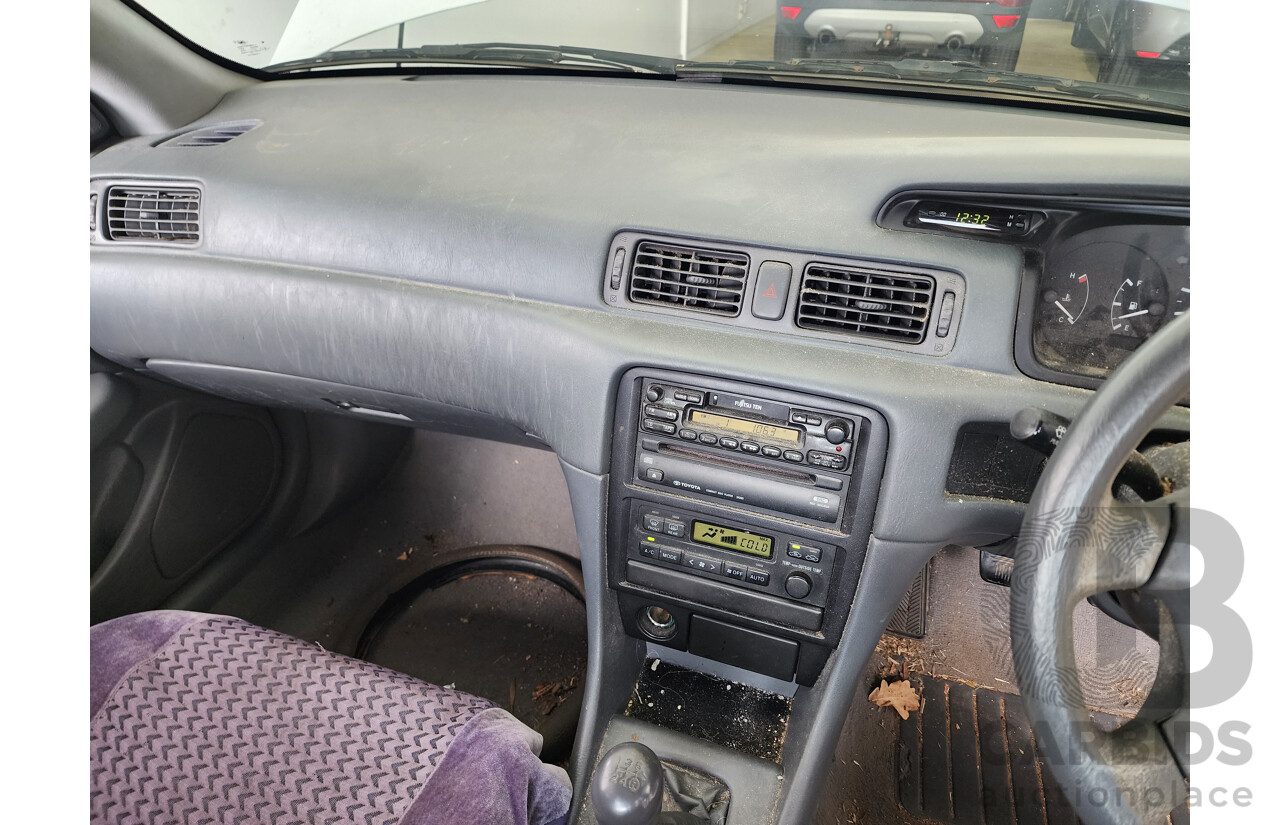 2/1999 Toyota Camry CS-X SXV20R 4d Sedan White 2.2L