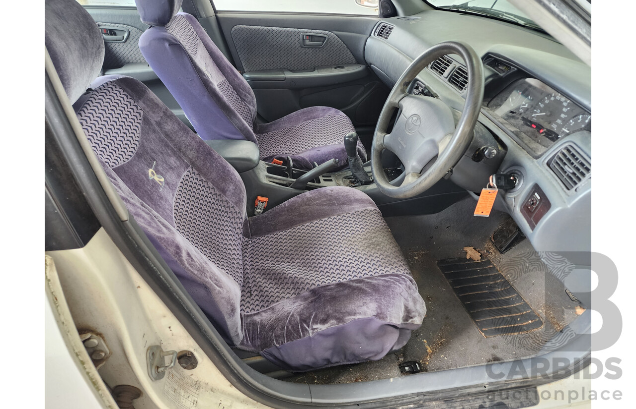 2/1999 Toyota Camry CS-X SXV20R 4d Sedan White 2.2L