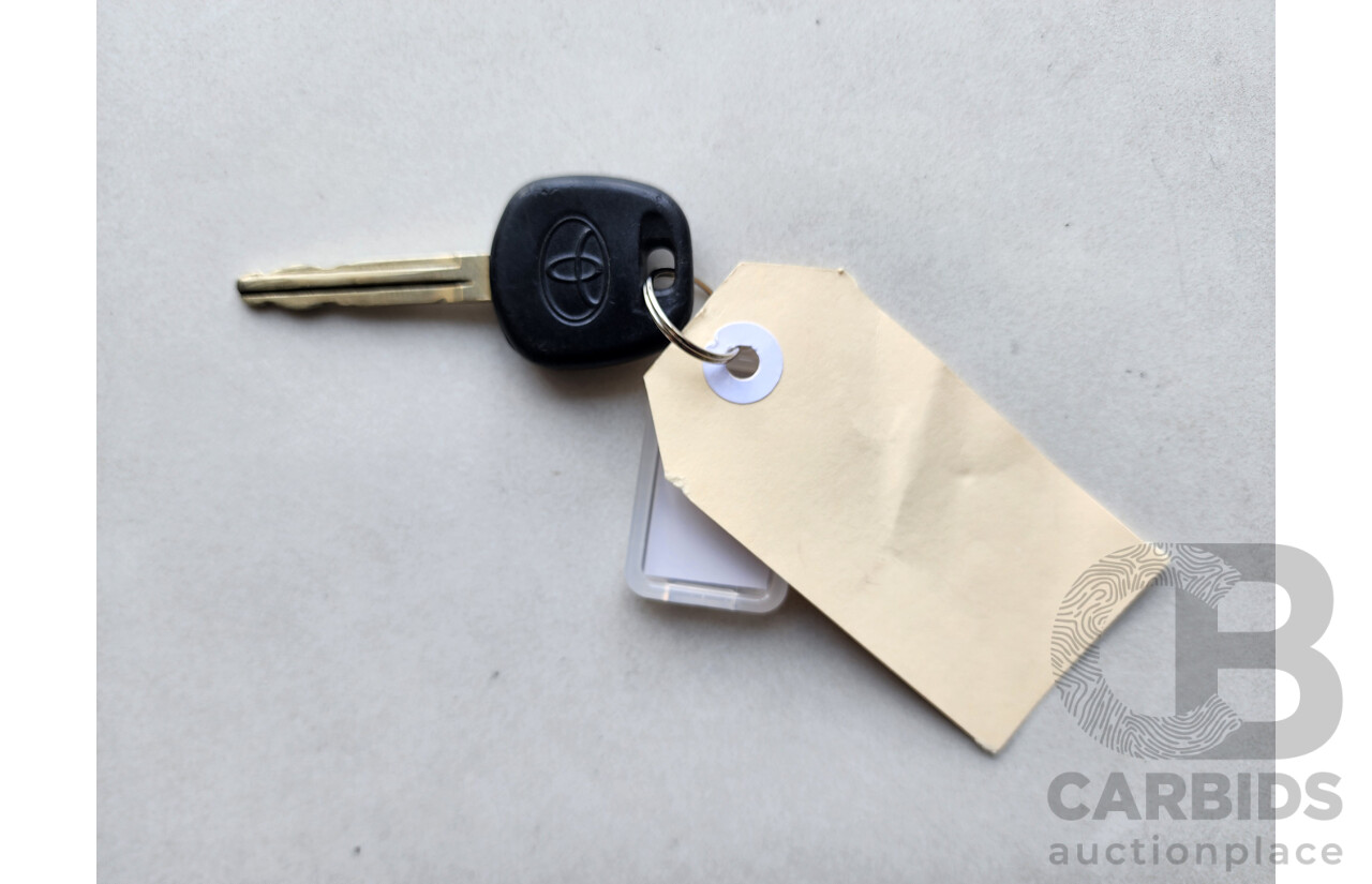 8/2002 Toyota Avensis Verso GLX ACM20R 4d Wagon White 2.0L