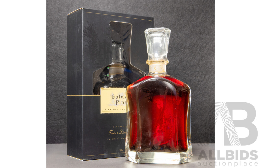 Galway Pipe Fine Old Tawny Port in Glass Decanter and Presentation Box