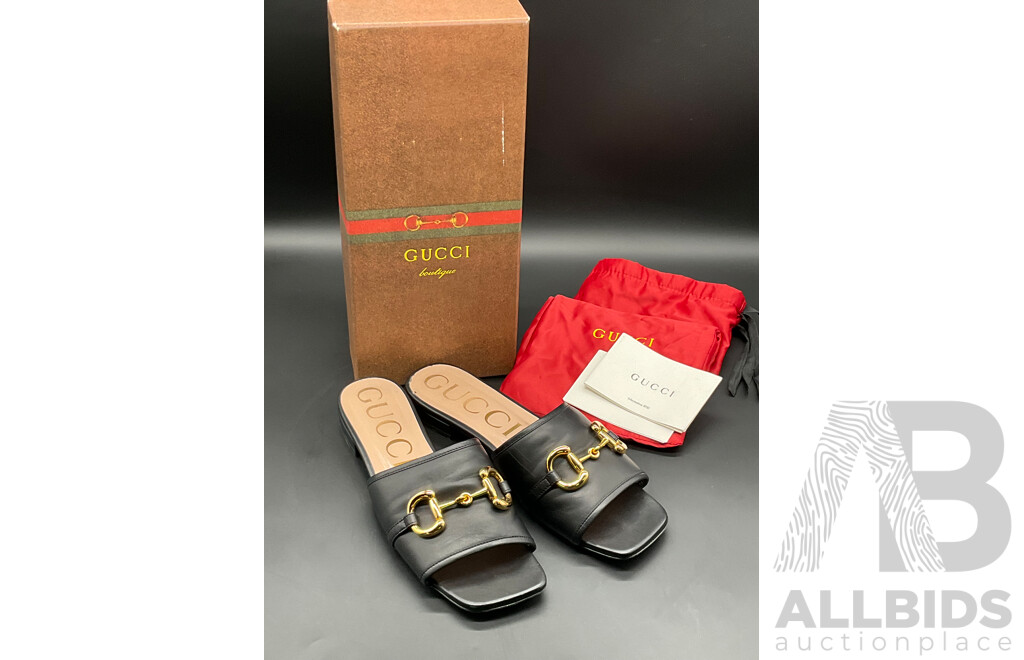 Horsebit Leather Slide Sandals in Black with Gold-toned Hardware Branded GUCCI