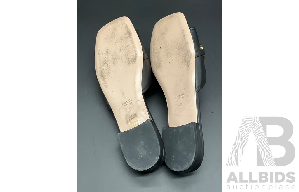 Horsebit Leather Slide Sandals in Black with Gold-toned Hardware Branded GUCCI