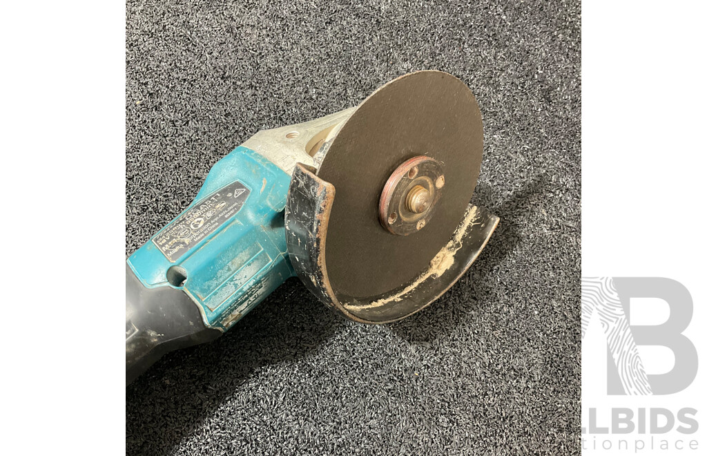 MAKITA 18V Angle Grinder (DGA511) and 3.0Ah Battery -  Lot of 2