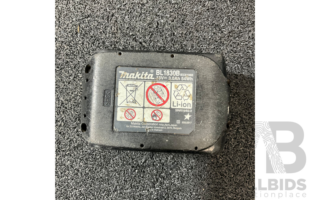 MAKITA 18V Angle Grinder (DGA511) and 3.0Ah Battery -  Lot of 2