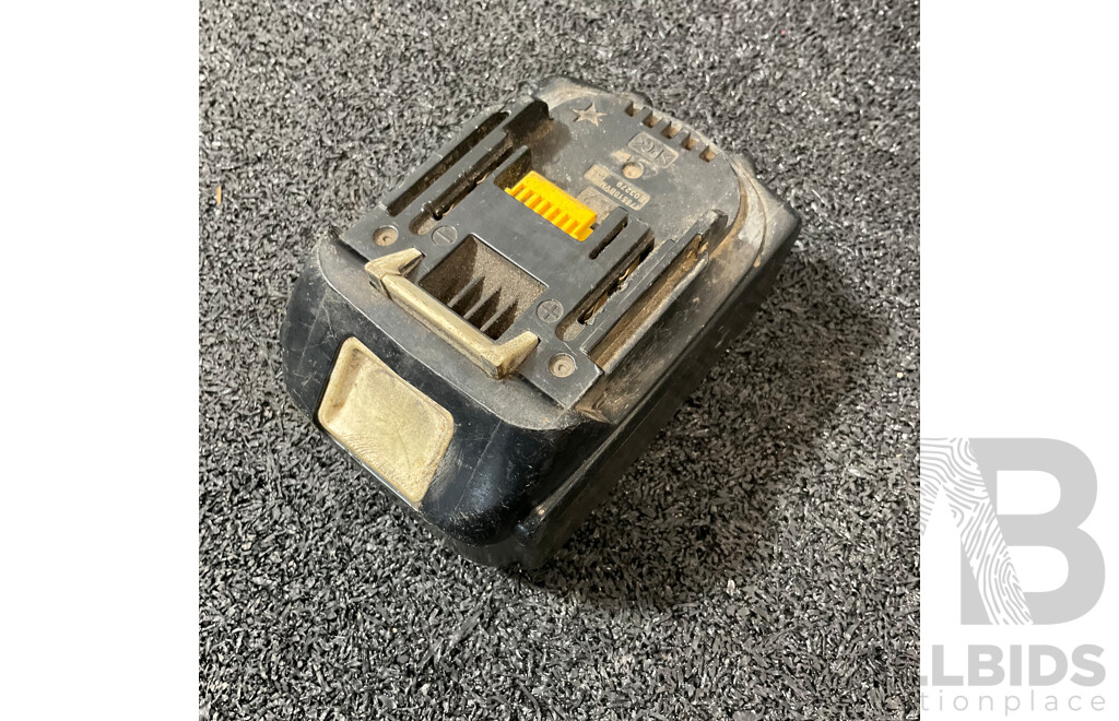 MAKITA 18V Angle Grinder (DGA511) and 3.0Ah Battery -  Lot of 2