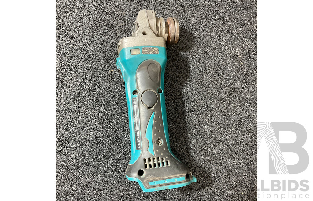 MAKITA 18V Angle Grinder (DGA452), MAKITA Cut Disc and 5.0Ah Battery -  Lot of 3