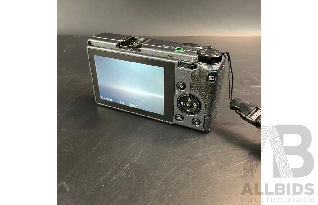 RICOH GRIII Camera  & Godox IM30 Mini Flash with 4 Batteries and JJC Charger