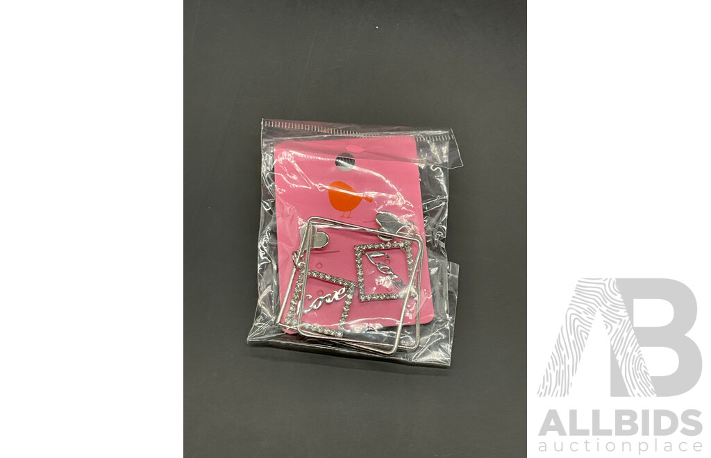 Assorted Cosmetics, Including COLGATE Electric Tooth Brush and Whitening Kit, SCHICK Hydro Silk Trimmer and Razor and More - Lot of 6