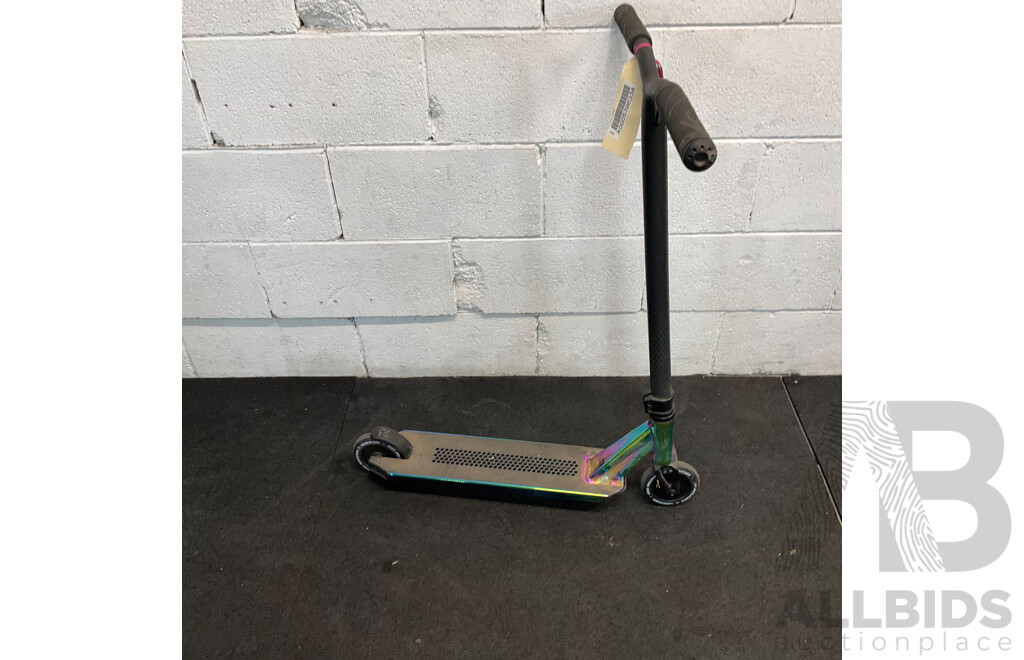 Root Invictus Scooter