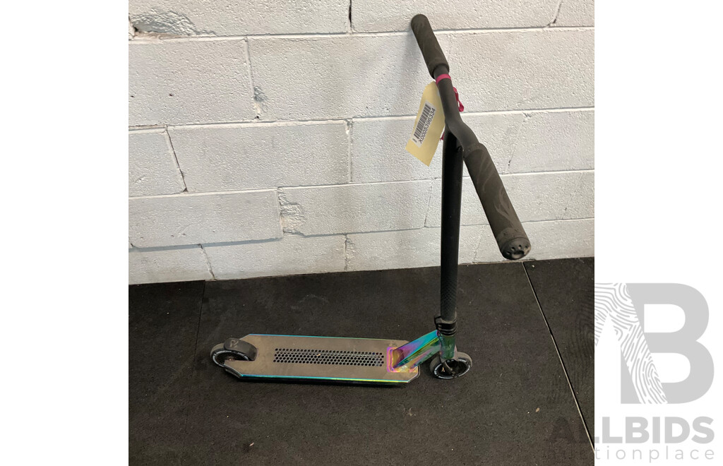 Root Invictus Scooter