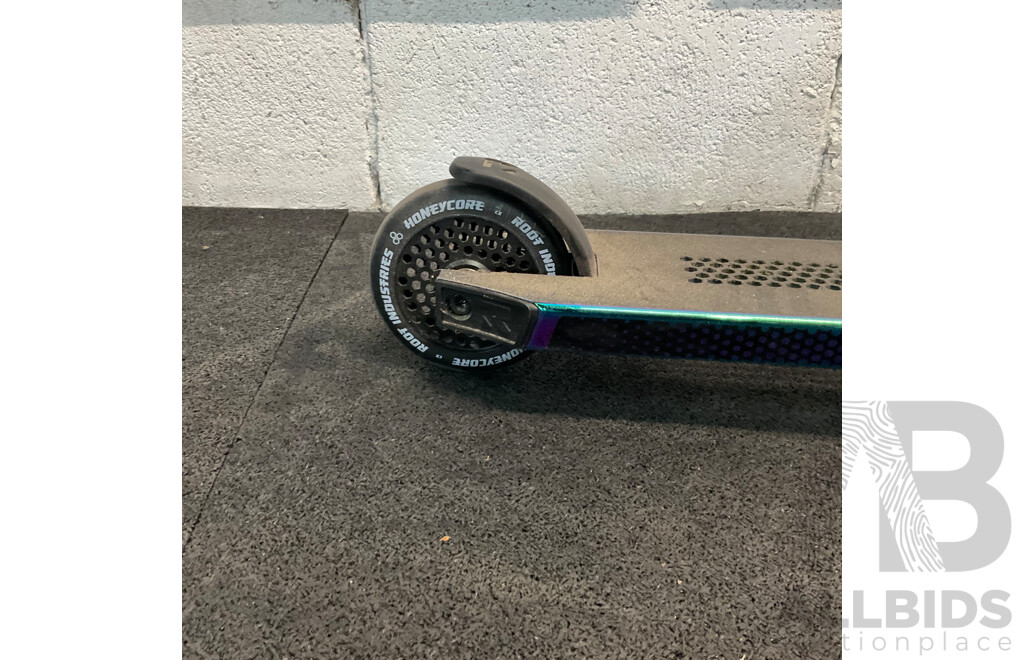 Root Invictus Scooter