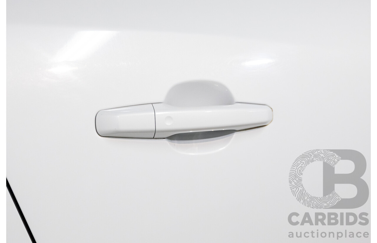 02/2017 Jaguar F-Pace 30d Portfolio (AWD) MY17 4d Wagon Glacier White Turbo Diesel V6 3.0L