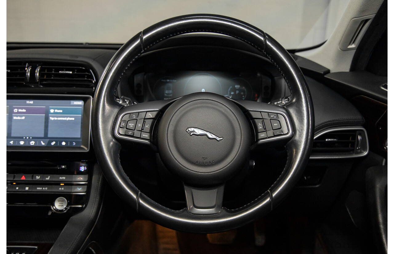 02/2017 Jaguar F-Pace 30d Portfolio (AWD) MY17 4d Wagon Glacier White Turbo Diesel V6 3.0L