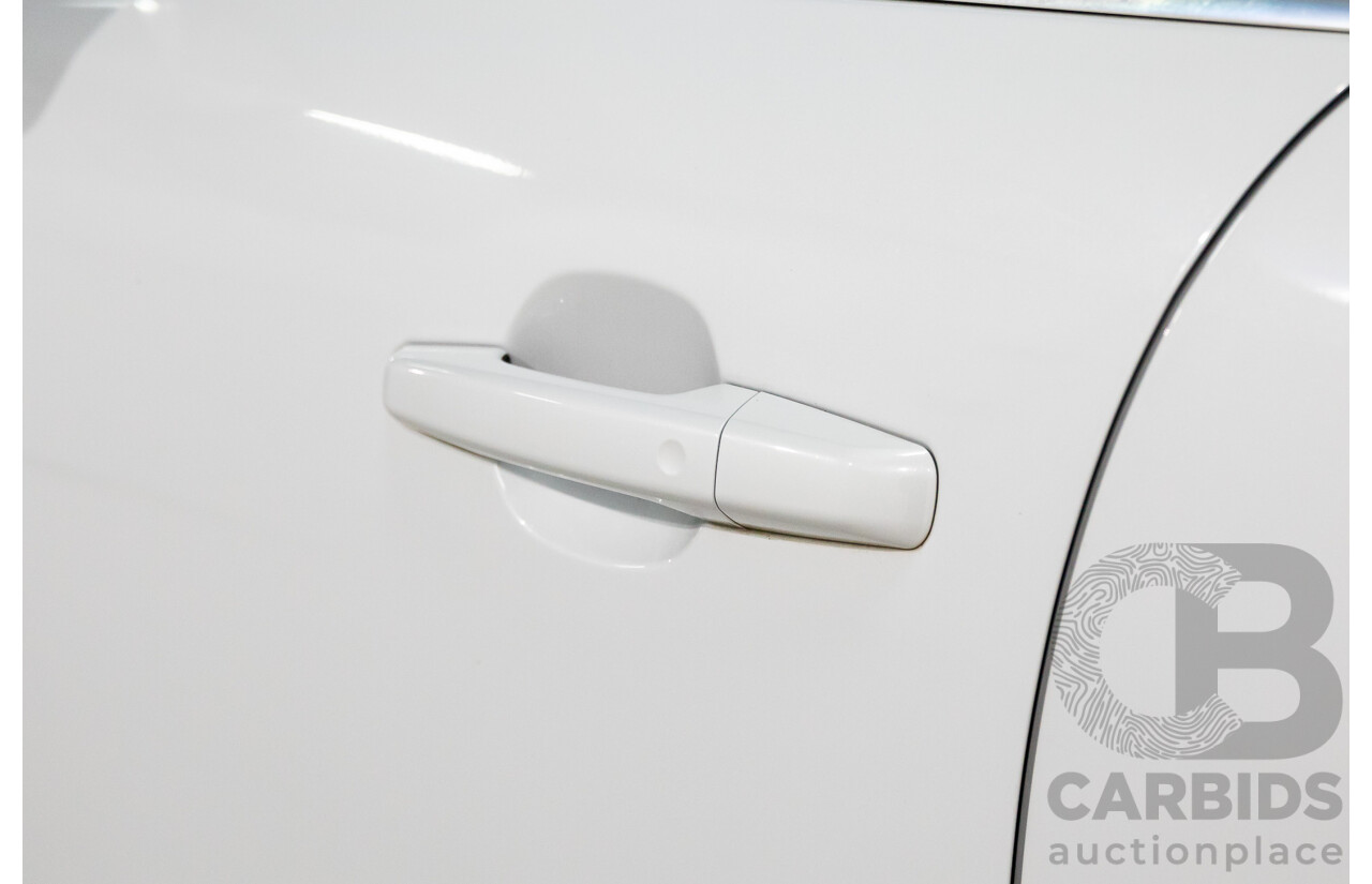 02/2017 Jaguar F-Pace 30d Portfolio (AWD) MY17 4d Wagon Glacier White Turbo Diesel V6 3.0L