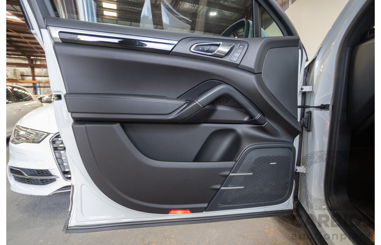 1/2014 Porsche Cayenne S (AWD) MY14 4D Wagon White Twin Turbo Diesel V8 4.1L