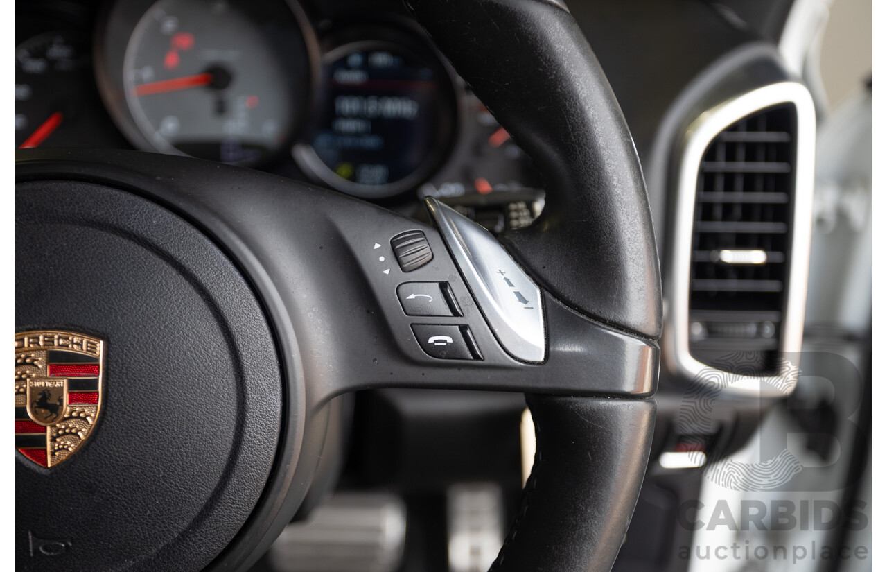 1/2014 Porsche Cayenne S (AWD) MY14 4D Wagon White Twin Turbo Diesel V8 4.1L