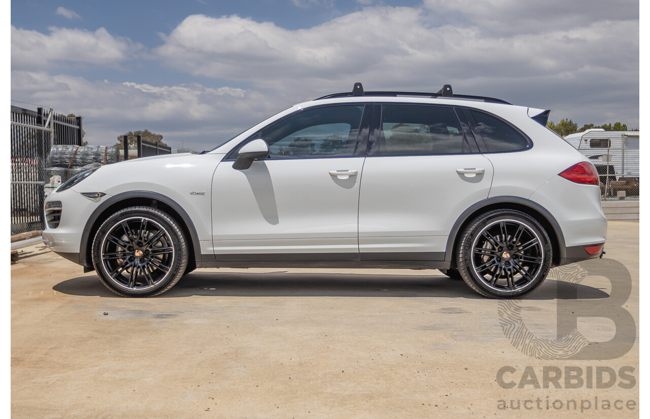 1/2014 Porsche Cayenne S (AWD) MY14 4D Wagon White Twin Turbo Diesel V8 4.1L