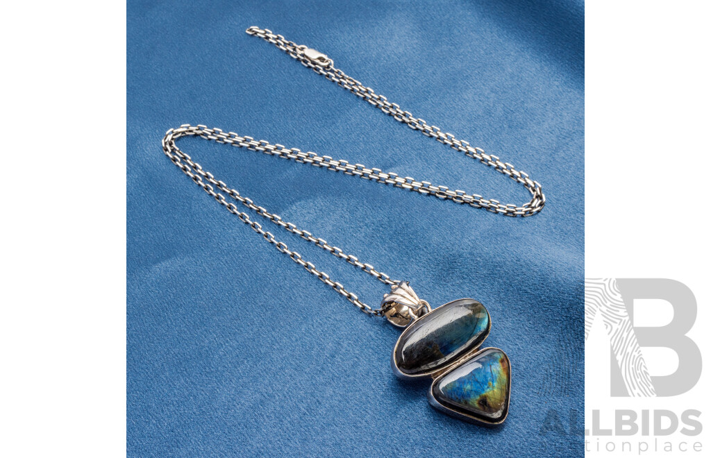 925 Sterling Silver Labradorite Pendant and Chain. Length - 71.5cms