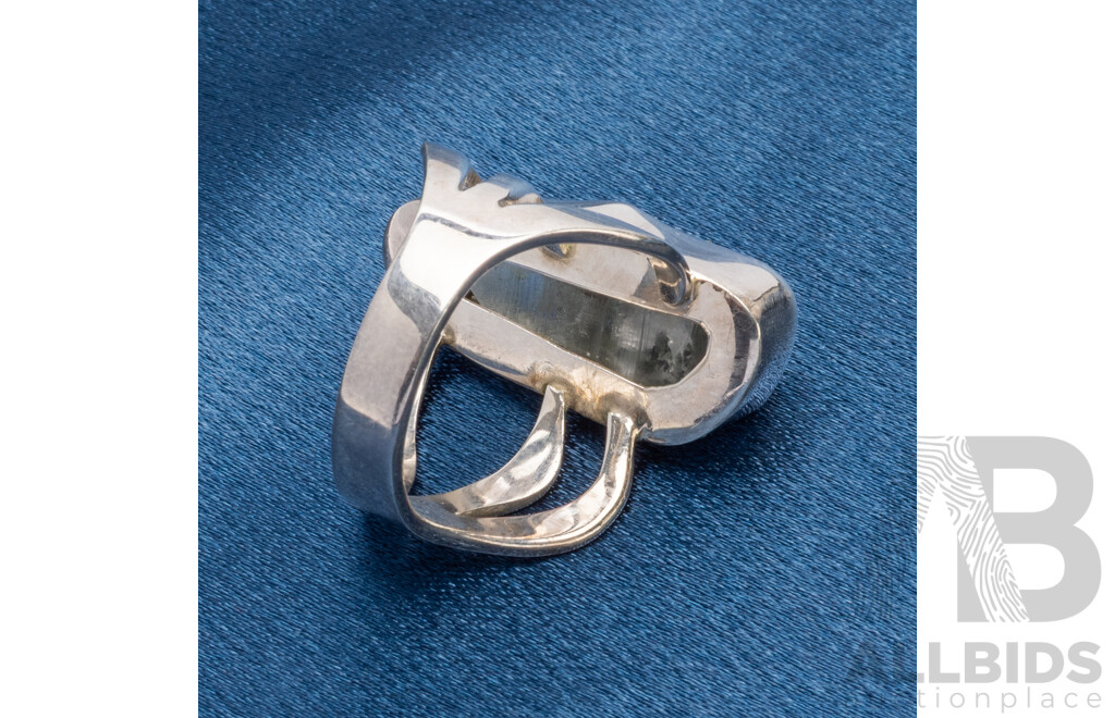 925 Sterling Silver Ring with Semi Cut Quartz - Size P