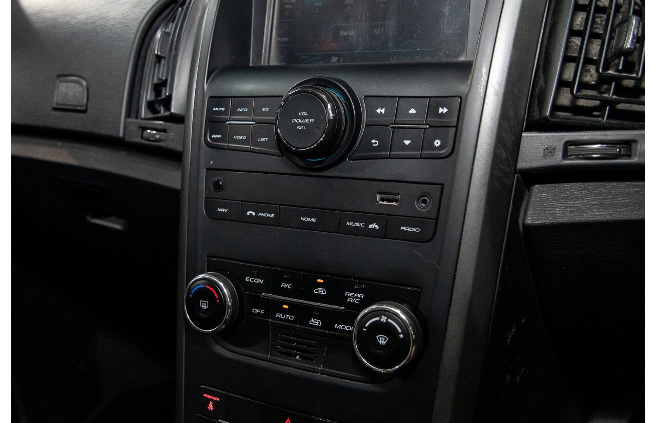 10/2016 Mahindra XUV500 (FWD) MY16 4d Wagon Diamond White Turbo Diesel 2.2L