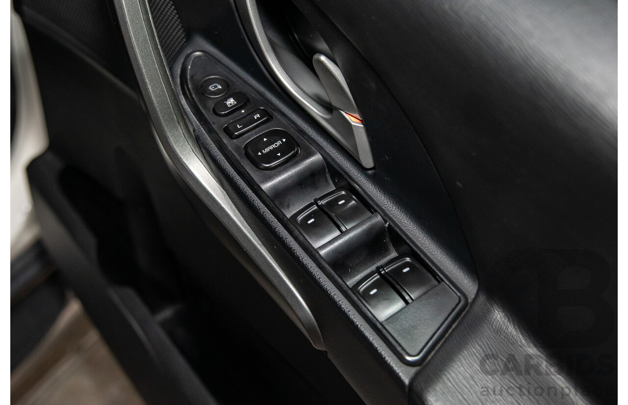 10/2016 Mahindra XUV500 (FWD) MY16 4d Wagon Diamond White Turbo Diesel 2.2L