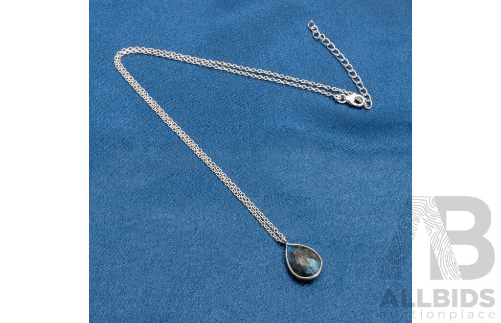 925 Sterling Silver Necklace with Labradorite Stone. Length - 47.5cms