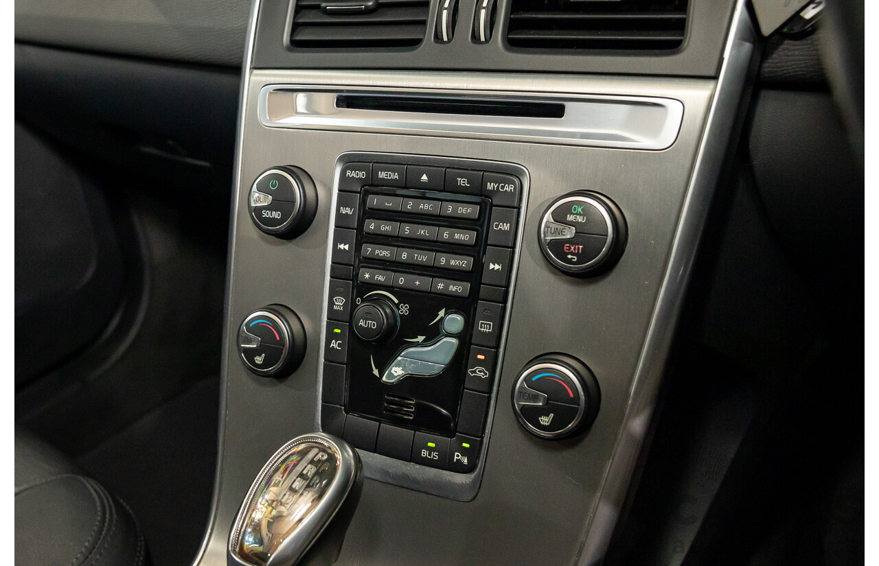 11/2012 Volvo XC60 3.2 Teknik DZ MY12 4d Wagon Mystic Silver Metallic V6 3.2L